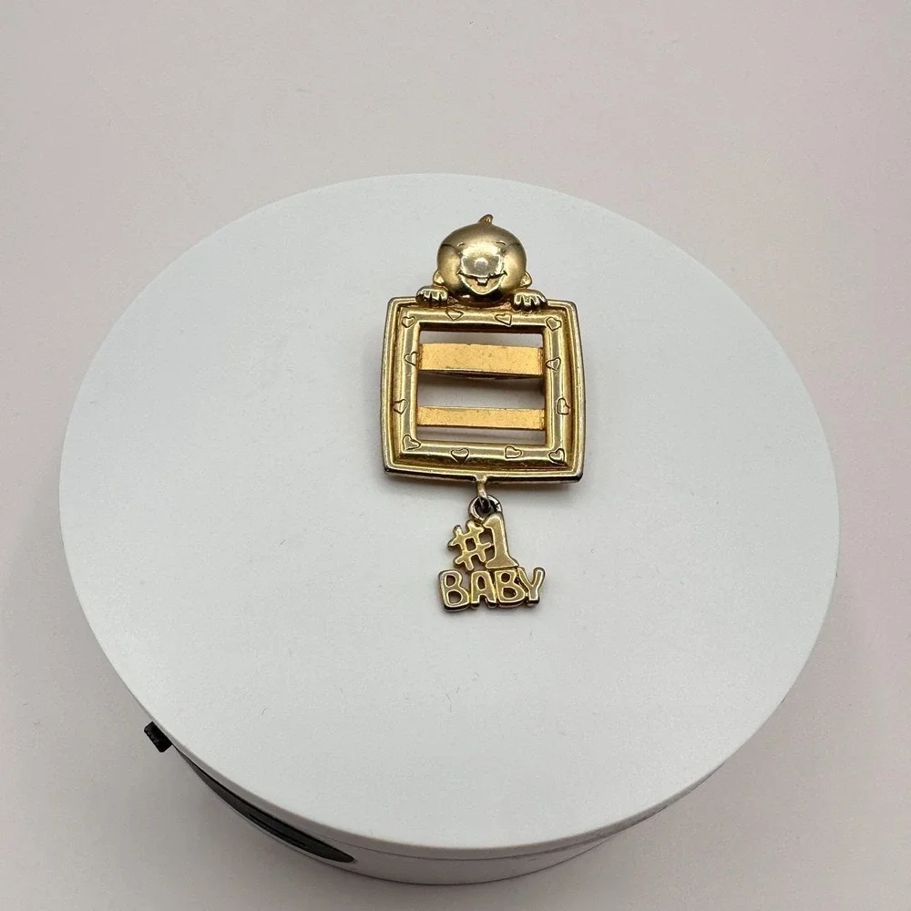 Vintage 90s Gold Tone #1 Baby Picture Frame Brooch Pin Charm Motherhood Jewelry‎